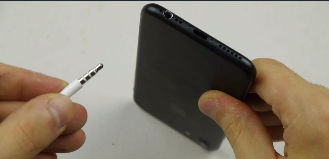 Как подключить наушники к iPhone 7